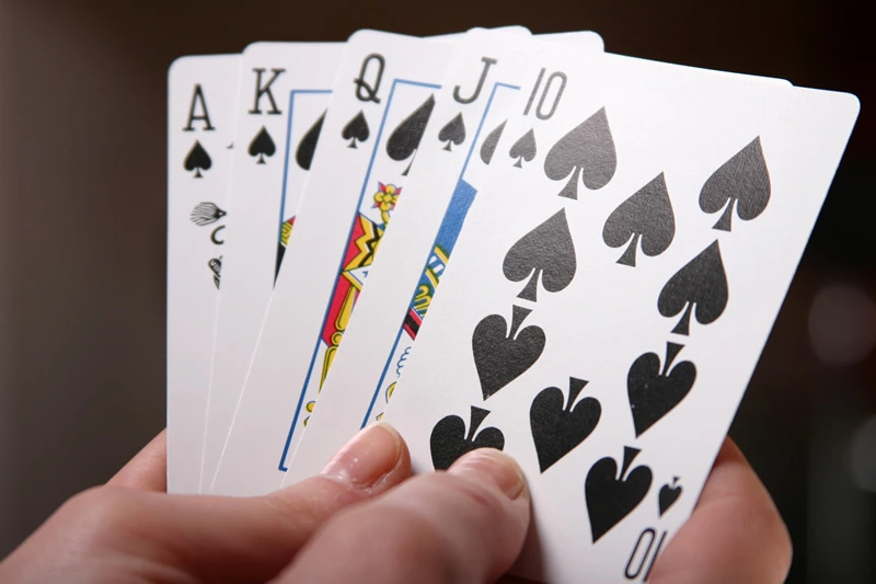 Linen Finish vs Smooth Finish Playing Cards